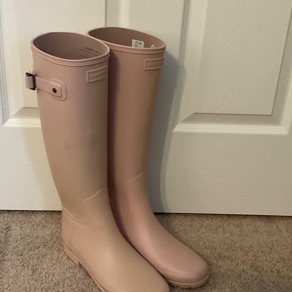 Hunter Women's Blush Rain Boots - Picture 3 of 5
